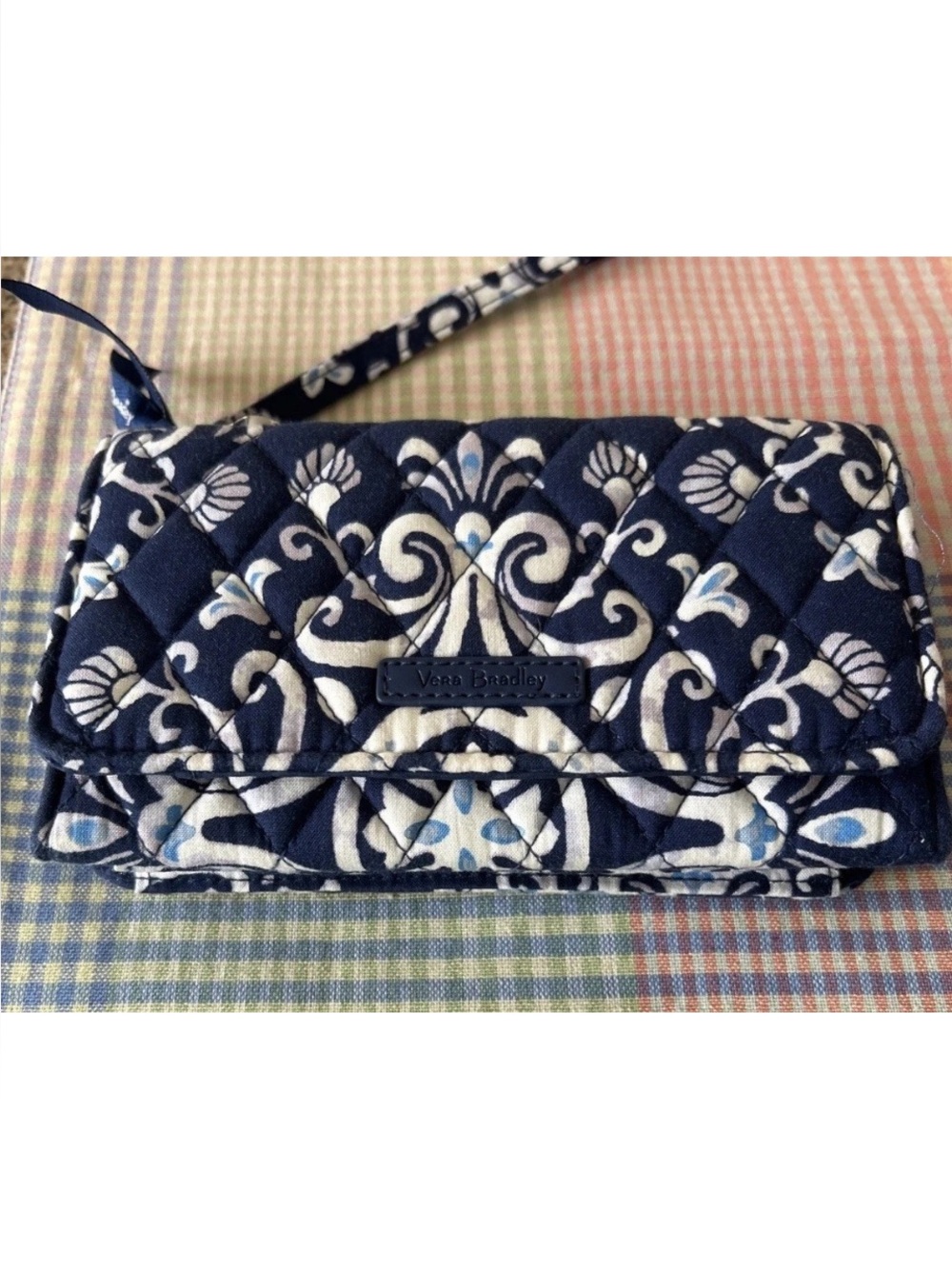 Travel Perfect! Vera Bradley NWOT Steel Blue Medallion All In 1 Wallet Wristlet